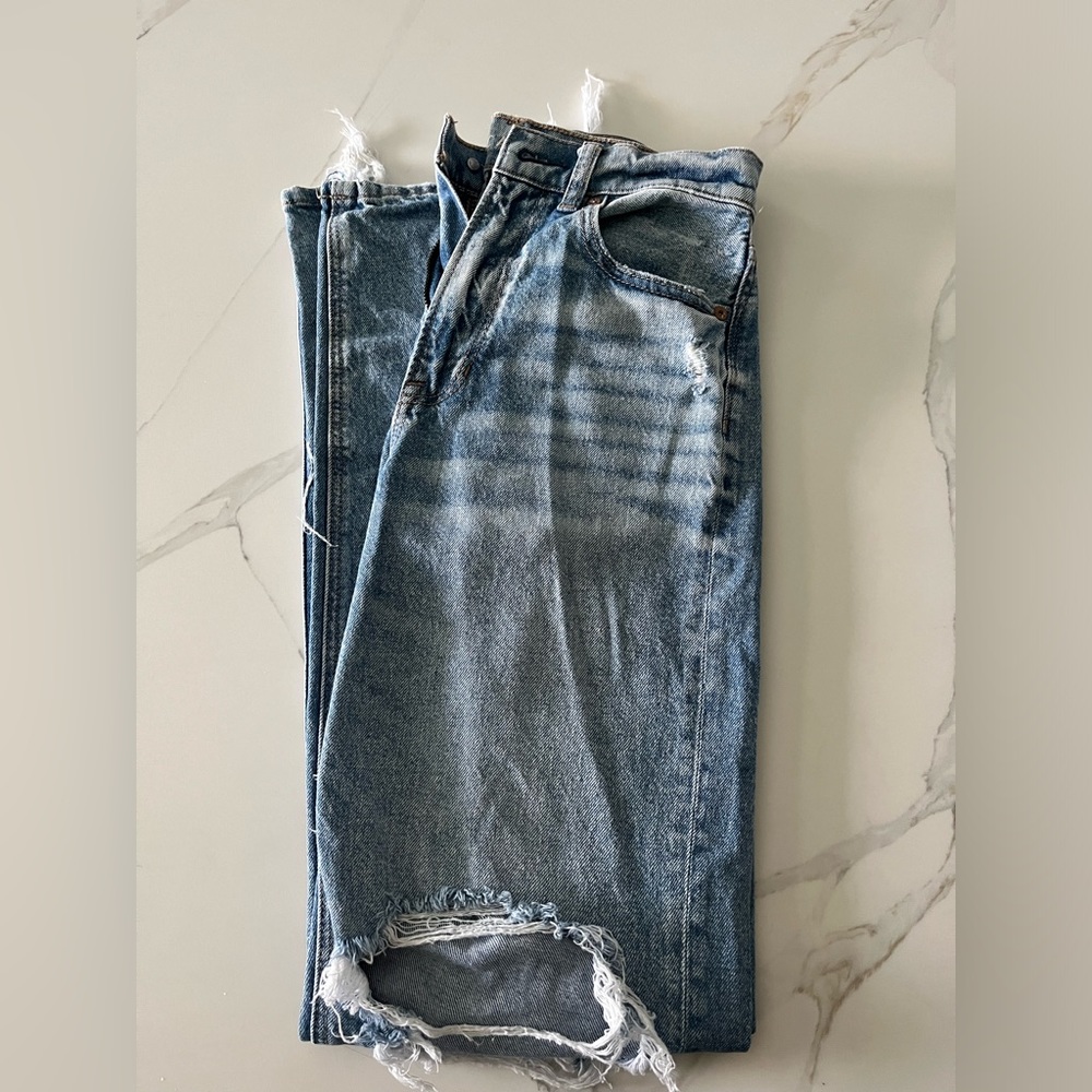 American Eagle High Waisted Straight leg jean